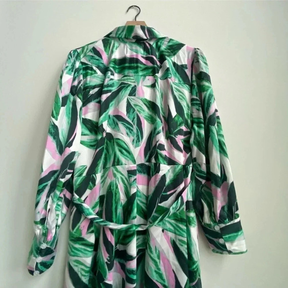 New BeautiCurve X Lane Bryant Palm Leaf Print ShirtDress
Button Dress Size 22 - Picture 5 of 15